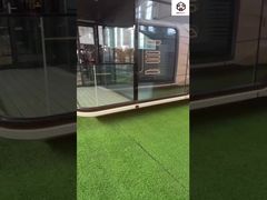 Διαστημική Κάψουλα με Όμορφη Διακόσμηση